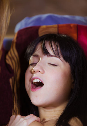 18 year old girl Arwen Gold loses her virginity after her car breaks down